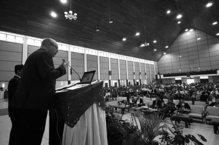 rapat_pendeta_hkbp_lutz_neumier_manfaatkan_internet_dan_medsos