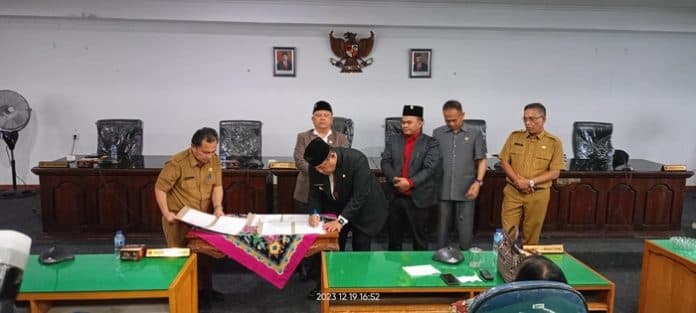rapat_terakhir_di_masa_jabatan_bupati_dairi_tak_pamit_ke_dprd