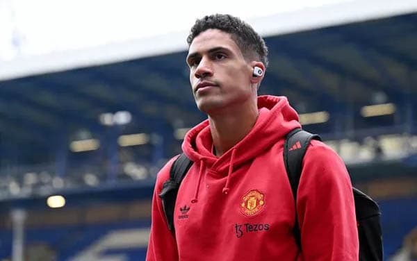 raphael_varane_segera_bergabung_ke_como_1907
