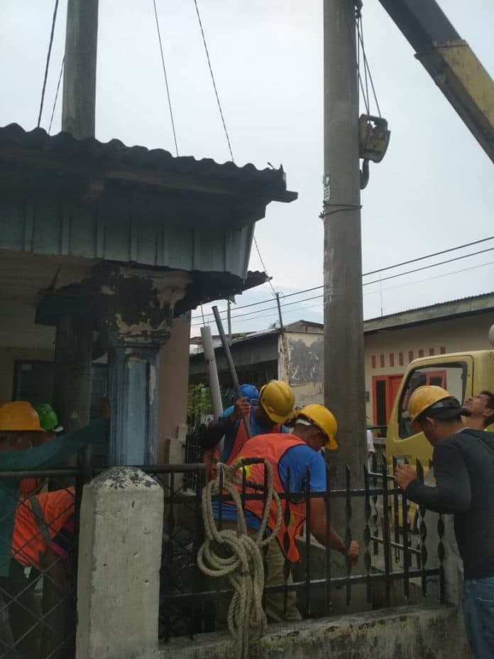 rapuh_tiang_listrik_di_jalan_aster_langsung_diganti