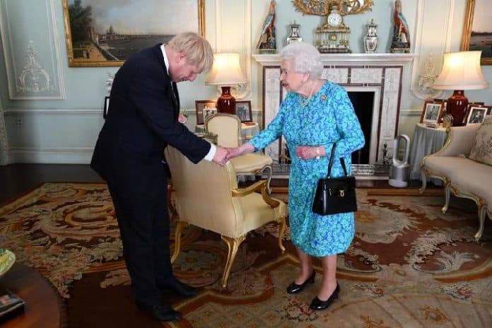 ratu_elizabeth_akan_bertemu_boris_johnson_dan_penggantinya_di_balmoral