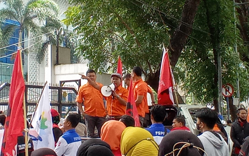 ratusan_buruh_tuntut_upah_sumut_naik_13_di_tahun_2023