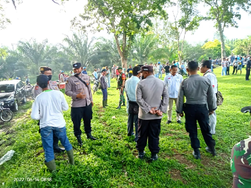 ratusan_karyawan_pt_socfindo_tanah_gambus_lima_puluh_mogok_kerja