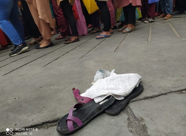 ratusan_kaum_ibu_tak_sabaran_berebut_pencairan_blt_umkm_rp12_juta_ke_bni_siantar