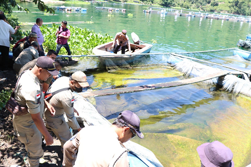 ratusan_kja_di_parapat_danau_toba_kembali_ditertibkan