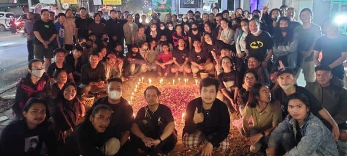 ratusan_mahasiswa_isi_yogyakarta_gelar_doa_bersama_dan_nyalakan_lilin
