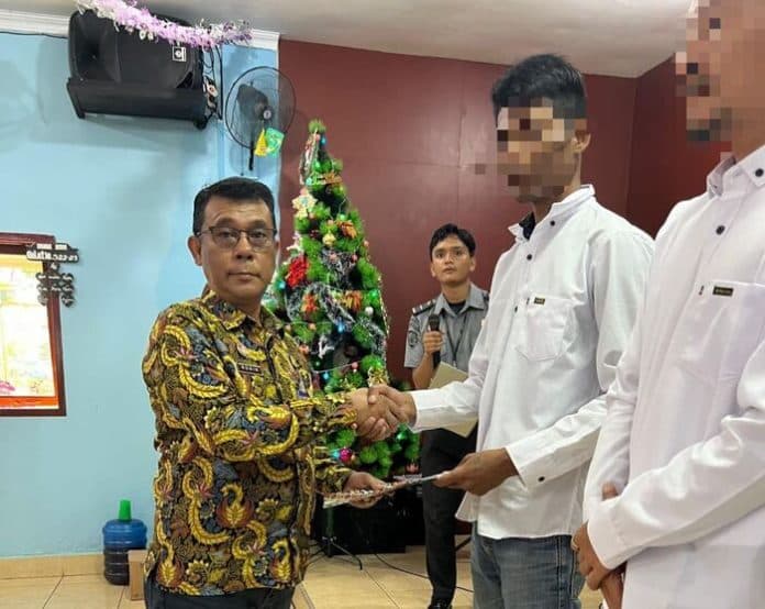 ratusan_napi_di_simalungun_terima_remisi_3_orang_bisa_bebas