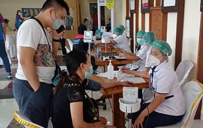 ratusan_pegawai_asuransi_di_medan_divaksin_covid_19