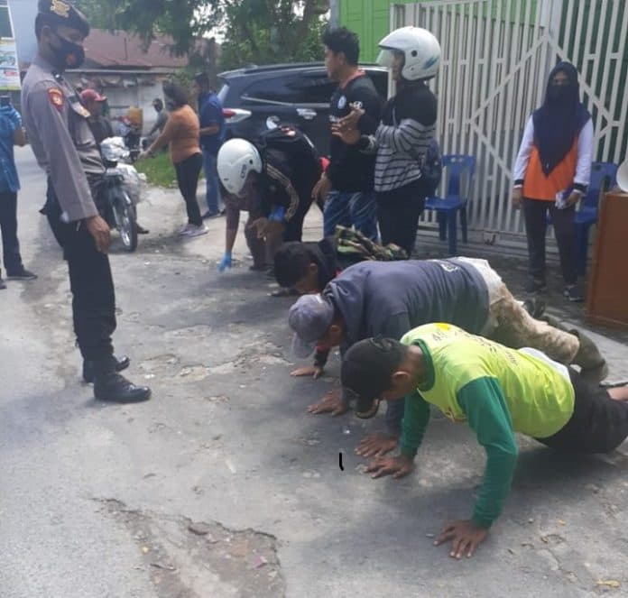 ratusan_pengendara_terjaring_razia_masker_begini_hukumannya_untuk_pria_dan_wanita