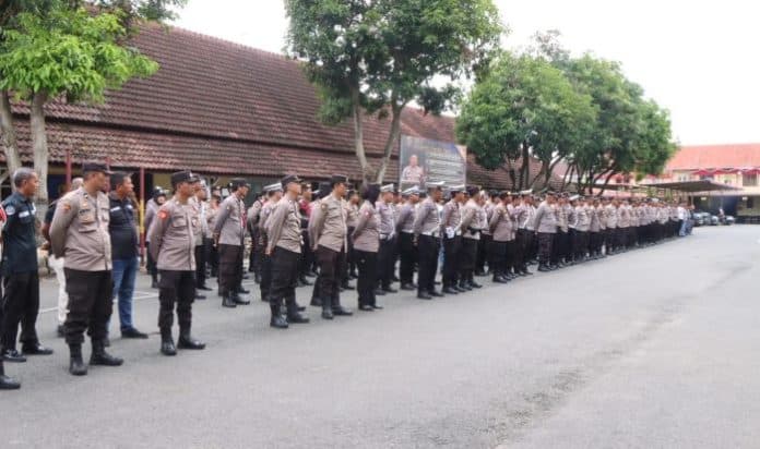 ratusan_personel_polres_binjai_amankan_proses_rekapitulasi_suara