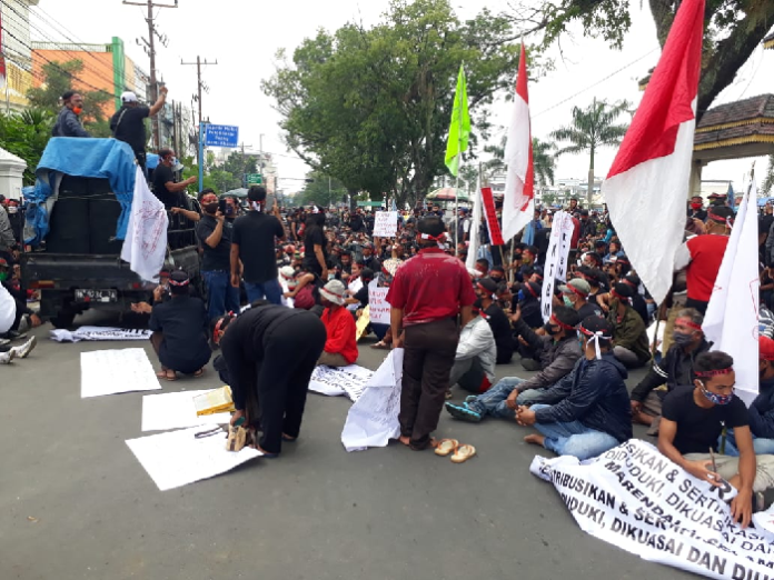 ratusan_petani_unjuk_rasa_ke_kantor_bpn_sumut
