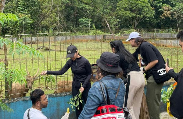 ratusan_relawan_dan_influencer_gotong_royong_bersihkan_medan_zoo