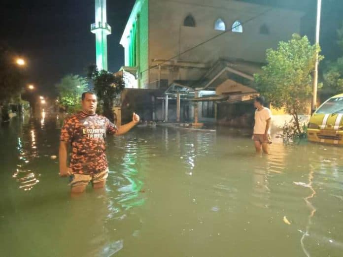 ratusan_rumah_warga_di_belawan_tergenang_banjir_rob