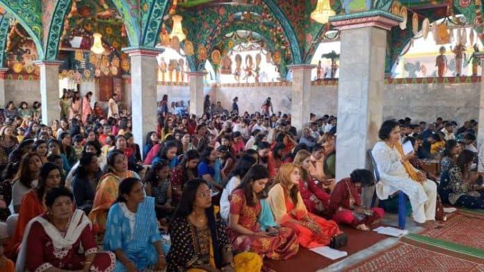 ratusan_umat_hindu_rayakan_deepavali_di_kuil_shri_mariamman_medan