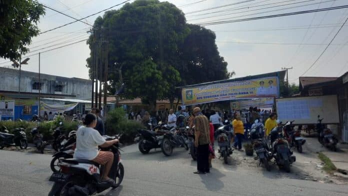 ratusan_warga_padati_tps_di_nagori_husa_harapan_di_simalungun