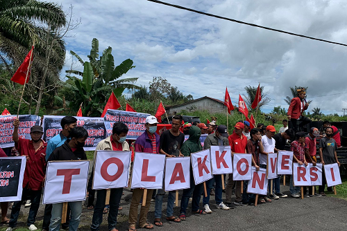 ratusan_warga_unjuk_rasa_ke_dprd_simalungun_tolak_konversi_teh_ke_sawit