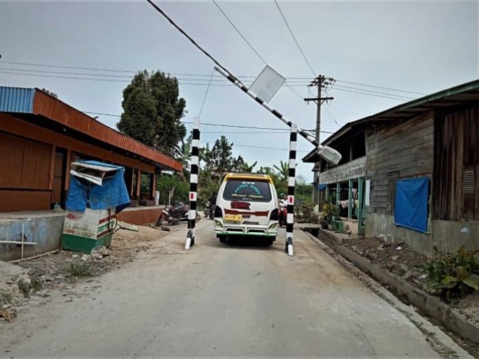 rawat_jalan_nagori_dishub_simalungun_bangun_portal_pembatas