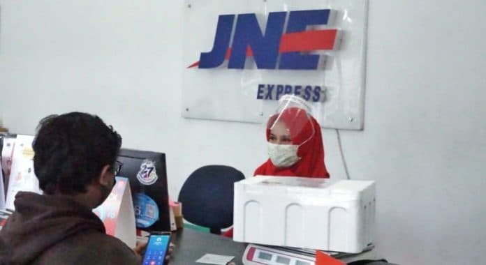 rayakan_hari_pelanggan_nasional_jne_medan_banjir_diskon