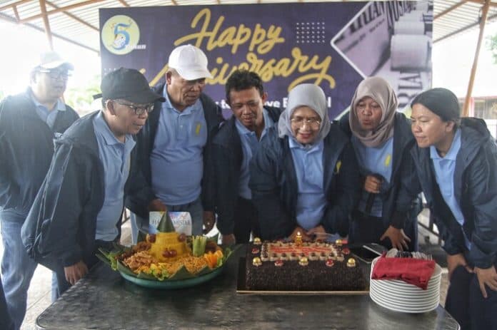 rayakan_hut_ke_5_pemred_cerita_lika_liku_awal_mula_berdirinya_harian_mistar