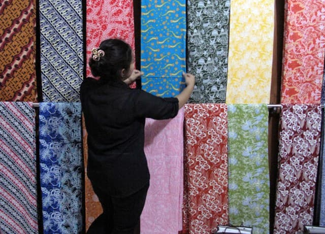rayakan_hut_ke_75_ri_di_swiss_unesco_luncurkan_aplikasi_batik_digital