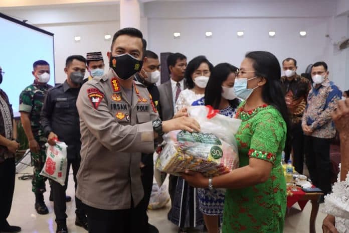 rayakan_paskah_oikumene_bkag_salurkan_sembako_kepada_jemaat_kurang_mampu