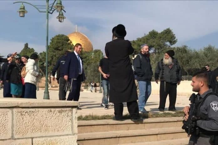 rayakan_sukkot_pemukim_yahudi_serbu_al_aqsha