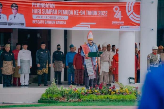 rayakan_sumpah_pemuda_bobby_nasution_kenakan_pakaian_batak_toba