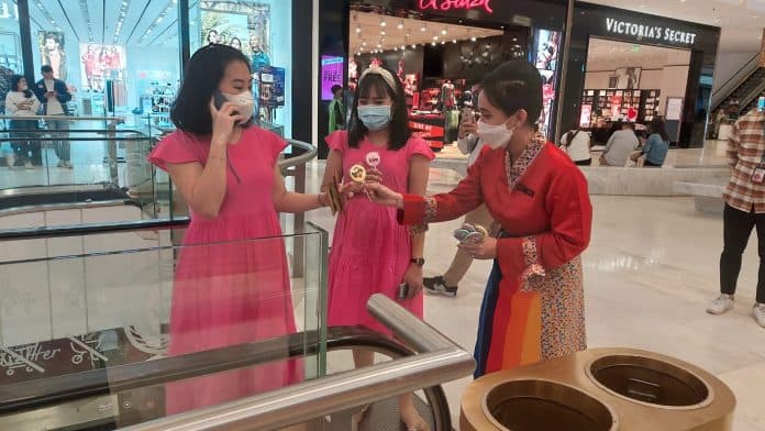 rayakan_valentine_day_delipark_bagi_bagi_coklat_gratis