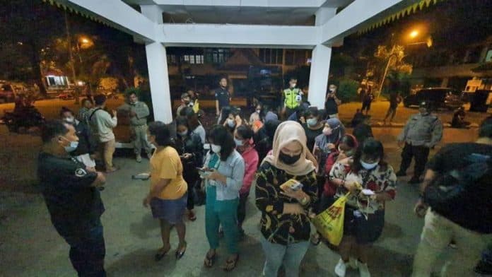 razia_kos_dan_hotel_30_pasangan_bukan_suami_istri_dan_wts_diamankan