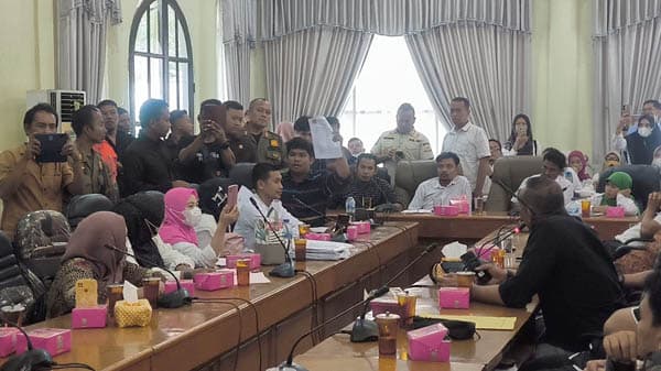 rdp_guru_peserta_seleksi_pppk_dengan_dprd_langkat_ricuh