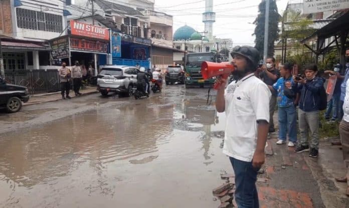 rege_hamas_minta_gubsu_berhenti_marah_marah_lebih_baik_perbaiki_jalan_ade_irma_suryani_kota_siantar