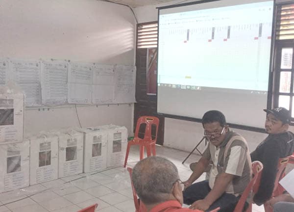 rekapitulasi_hari_ke_3_di_ppk_siborongborong_hanya_dihadiri_8_saksi_parpol