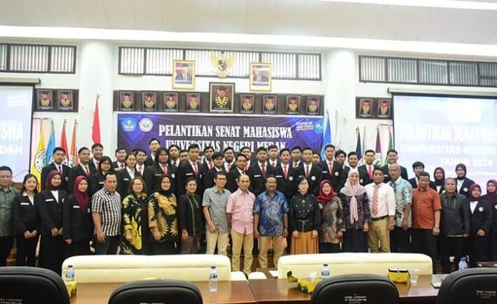 rektor_unimed_lantik_39_pengurus_senat_mahasiswa_jangan_anarkis