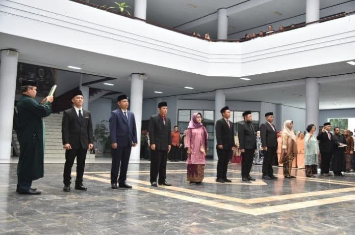 rektor_unimed_lantik_wr_dekan_dan_ketua_lembaga_periode_2023_2027