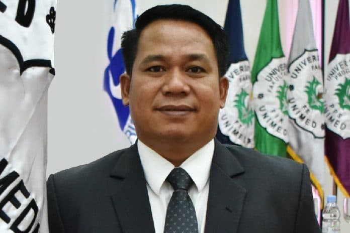 rektor_unimed_terharu_diangkat_anggota_senat_ucdc_rumania