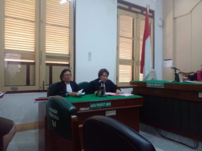 rela_bawa_ganja_demi_upah_rp5_ribu_per_paket_warga_deli_serdang_dituntut_6_tahun