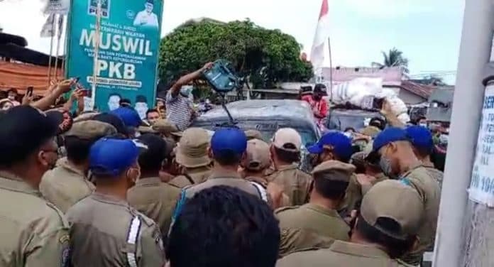 relokasi_pedagang_pekan_lelo_ricuh_4_petugas_satpol_pp_terluka