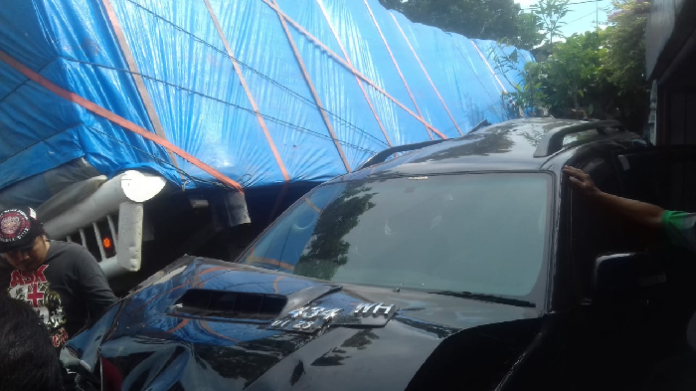 rem_blong_truk_mitsubishi_hajar_6_mobil_dan_3_angkot_5_motor