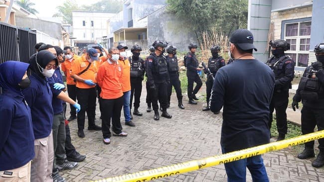rencana_bunuh_diri_di_tempat_ibadah_terduga_teroris_ditangkap_densus_88