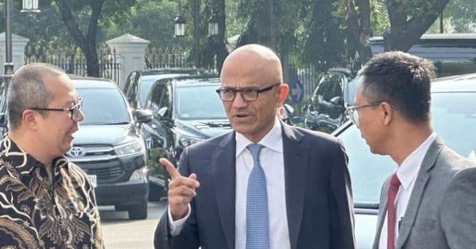 rencana_kembangkan_teknologi_di_indonesia_ceo_microsoft_tiba_di_jakarta