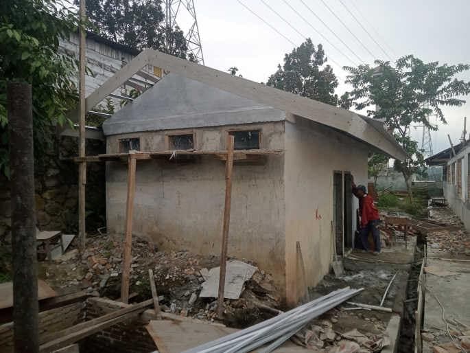 renovasi_toilet_di_sd_negeri_23_siogung_ogung_terkesan_lambat