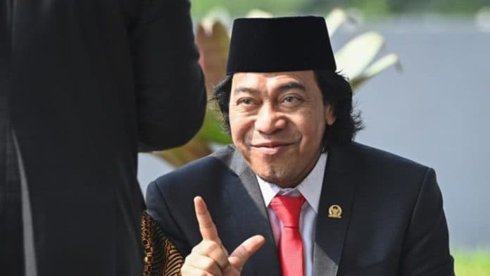 resmi_dilantik_anggota_dpd_begini_komentar_komeng
