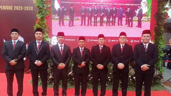 resmi_dilantik_ini_nama_nama_komisioner_kpu_sumut_periode_2023_2028