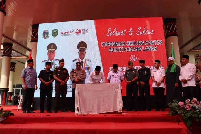 resmikan_kantor_bupati_padanglawas_ini_pesan_gubernur_edy