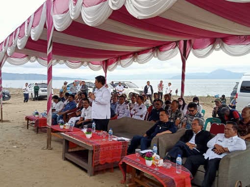 resmikan_pasar_rakyat_onan_runggu_bupati_samosir_utamakan_masyarakat_setempat