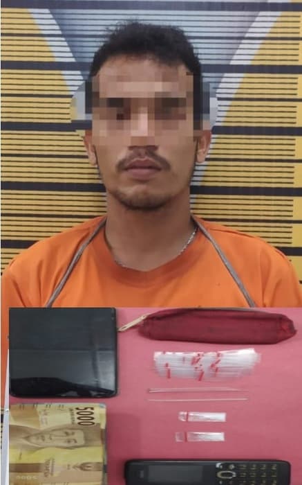 respon_keresahan_warga_pria_ini_ditangkap_polisi_di_depan_rumahnya