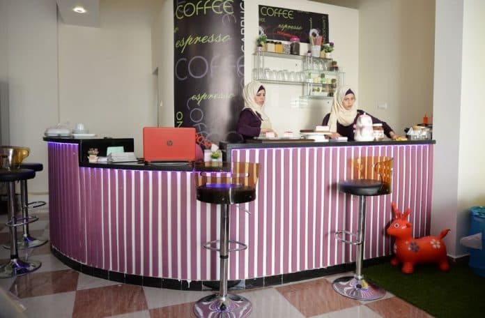 restoran_khusus_wanita_pertama_di_gaza_dobrak_tradisi_masyarakat_setempat