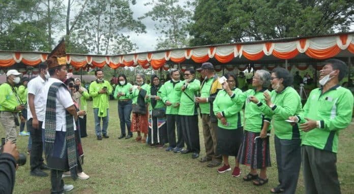 reuni_akbar_alumni_smtsmk_negeri_pertanian_rhs_berkat_bapak_dan_ibu_saya_jadi_bupati