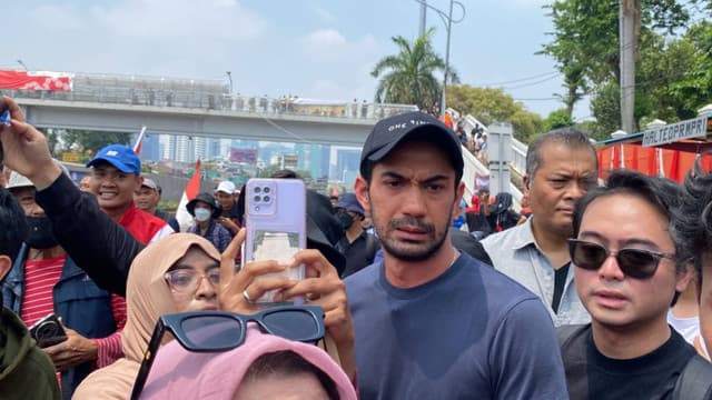 reza_rahadian_negara_ini_bukan_milik_segelintir_keluarga