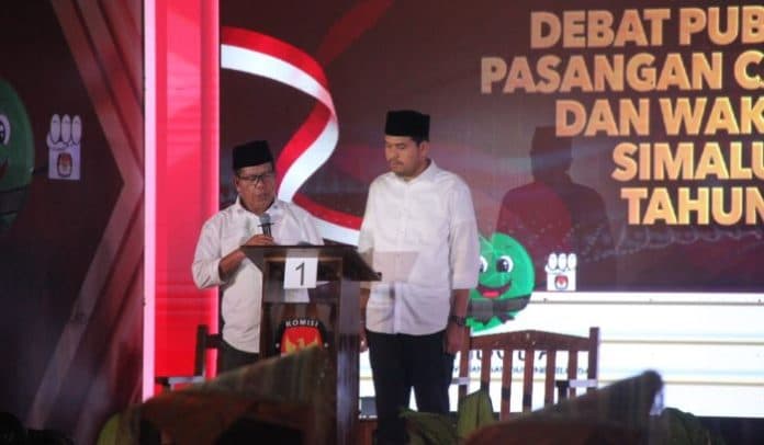 rhs_azi_soroti_perbaikan_jalan_perkebunan_di_debat_kedua_pilkada_simalungun